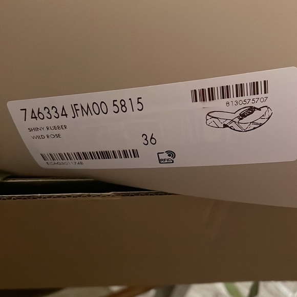 Gucci Pink Flip Flops Size 36 - Picture 5 of 6